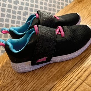 Avis Girls Sneaker. New in Box